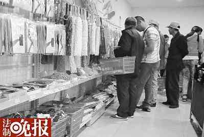 媒體 調(diào)查 黑 旅行社 拒絕額外收費(fèi)旅客 被禁 上車